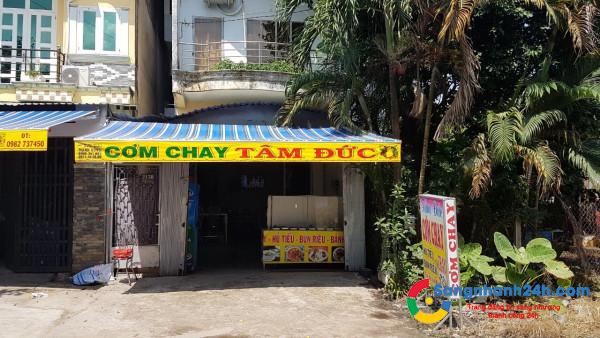 Sang nhanh quán cơm chay, mặt tiền đường lớn, khu dân cư đông đúc, cơ sở vật chất đầy đủ và mới.