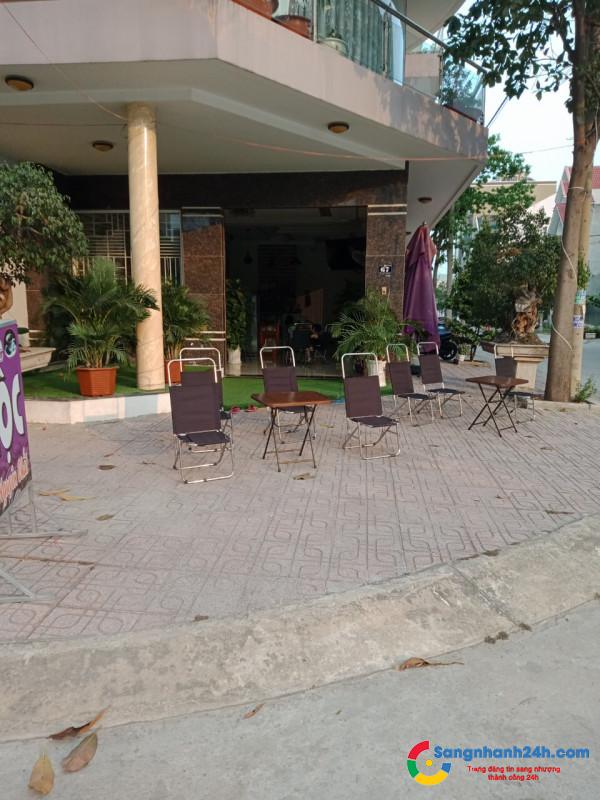Sang nhanh quán cafe mặt tiền đường lớn, khu dân cư đông đúc, cơ sở vật chất đầy đủ.