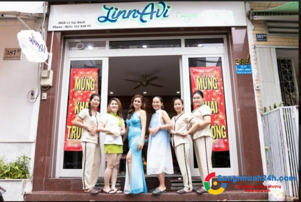 Sang nhanh spa mặt tiền đường lớn, dân cư đông đúc, không gian sang trọng, trang thiết bị mới và đầy đủ.